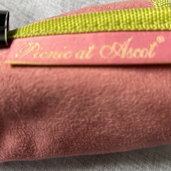 Travelers gift set includes essentials for a trip, cruise, safari, etc. - Picture 6 of 8